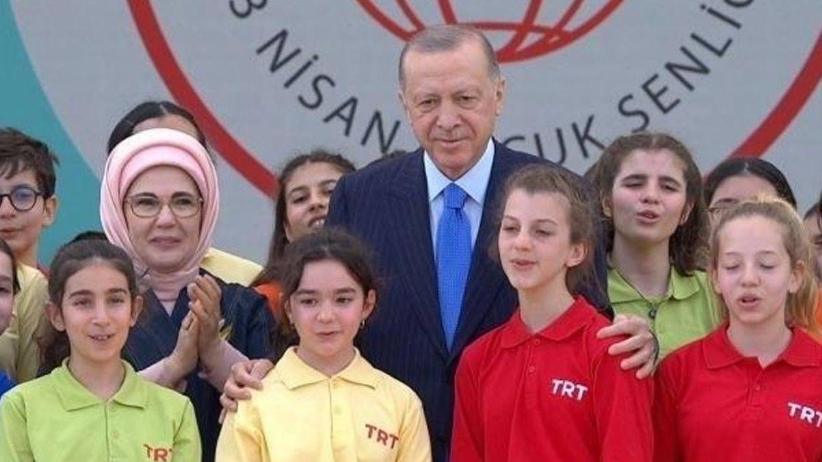 Erdoğan çocuklara seslendi: ''Yarın yetki sahibi olduğunuzda sakın kirlenmeyin''