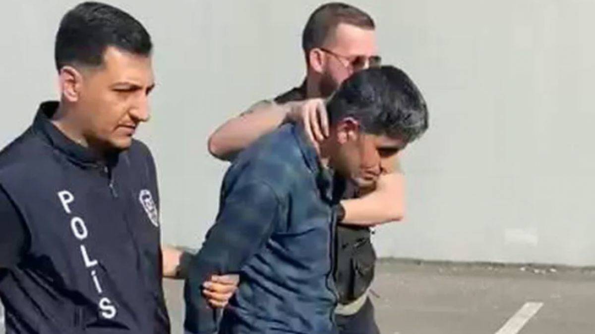 Çocuklarının gözleri önünde eşini bıçaklayarak öldürdü