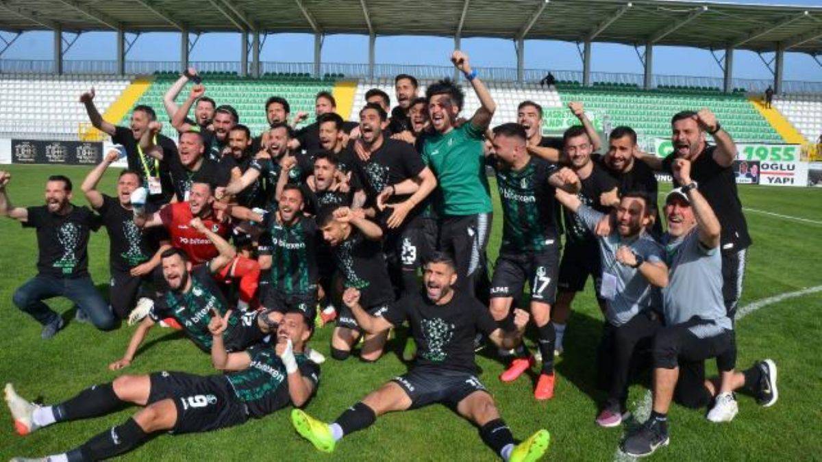 Sakaryaspor 1. Lig'e yükselmeyi garantiledi