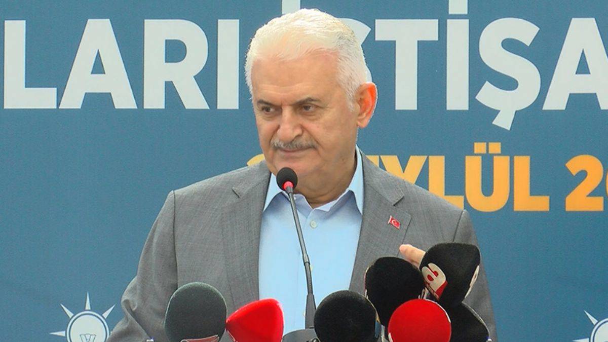 Binali Yıldırım gençleri uyardı: Davulun sesi uzaktan hoş gelir