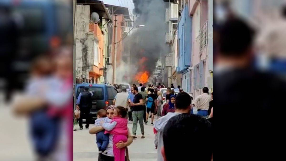 Bursa'da evlerin arasına uçak düştü! Ölüler var