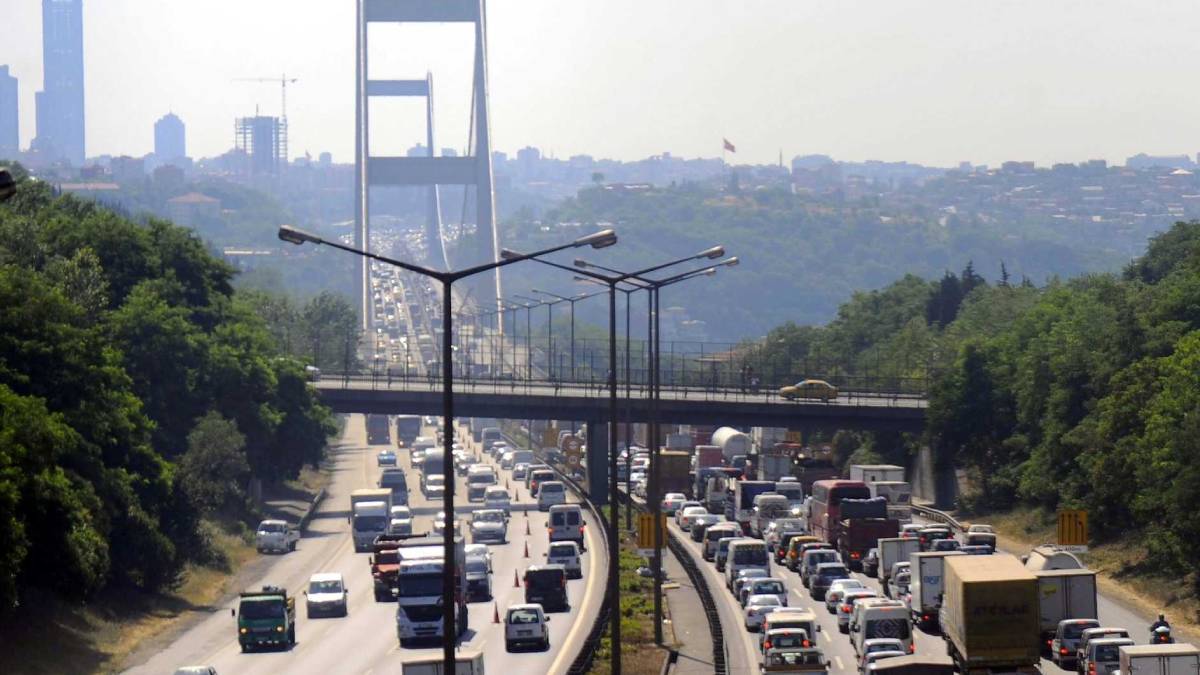 30 Mayıs'ta köprüler ücretsiz mi? 29 Mayıs Cumayı 30 Mayıs Cumartesiye bağlayan gece yollar, köprüler ücretsiz mi? Ücretsiz geçiş ne zaman, saat kaçta başlıyor?