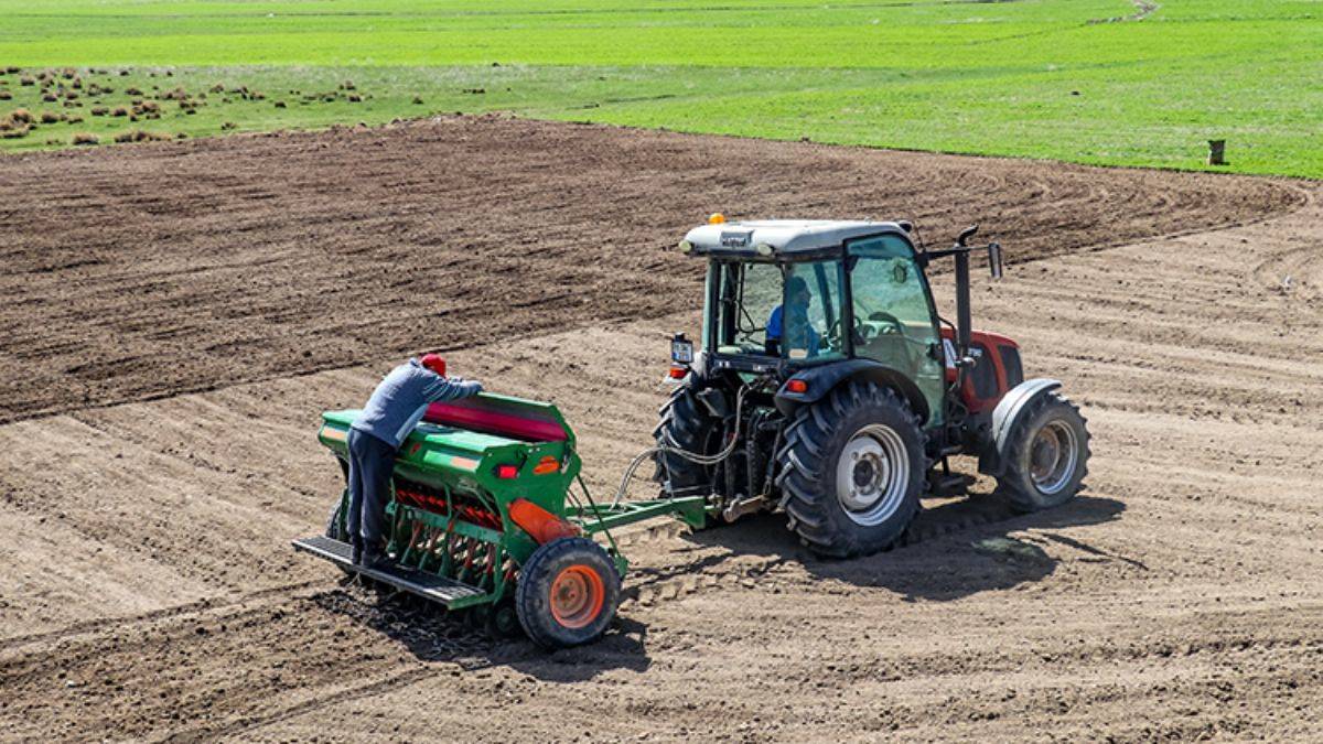 Van'da çiftçilere dağıtılan 364 ton buğday tohumunun ekimine başlandı