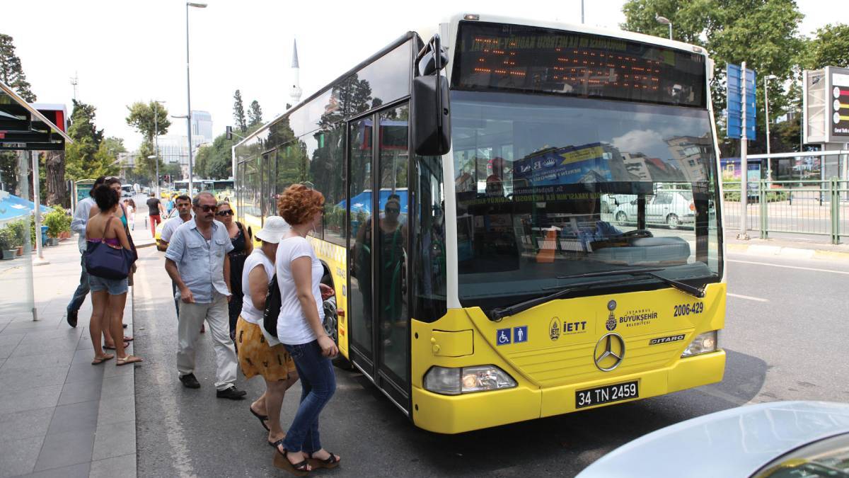 1 Mayıs Arife günü İstanbul'da otobüsler ücretsiz mi? İstanbul 1 Mayıs İETT otobüs, metrobüs arefe bedava mı ücretli mi? Arife İETT saat kaçtan sonra ücretsiz?
