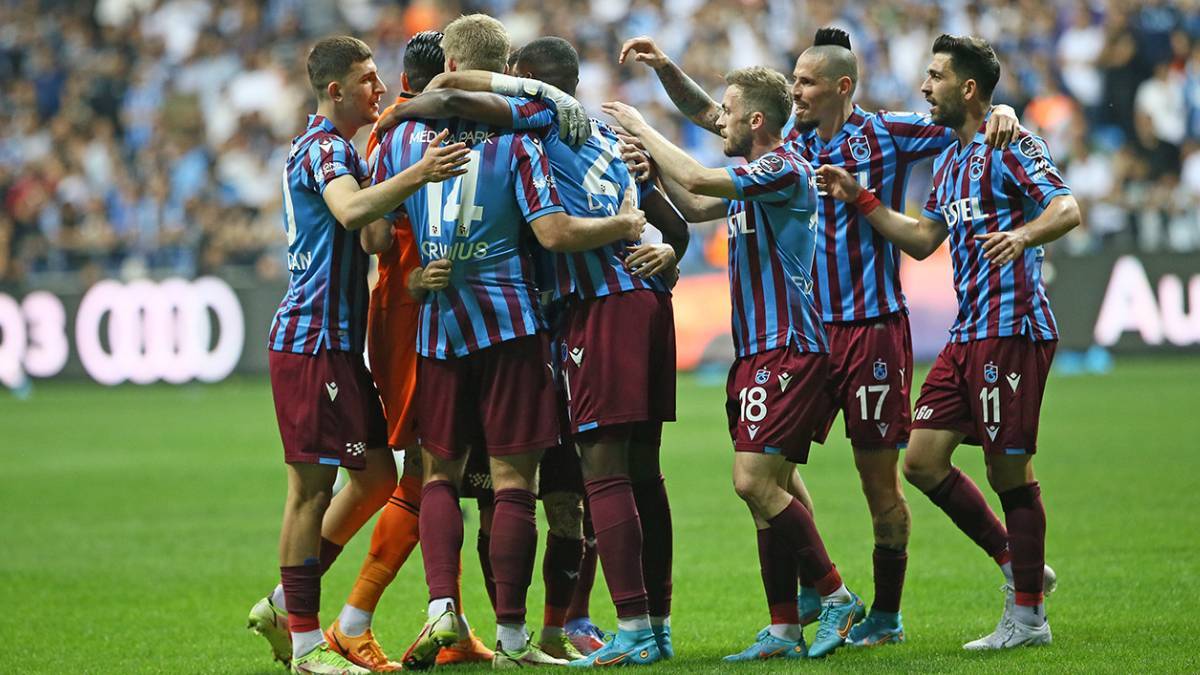 Trabzonspor Antalyaspor'u yenerse şampiyon mu? Trabzonspor 1 puan alırsa şampiyon mu? Trabzonspor berabere kalırsa şampiyon olur mu?