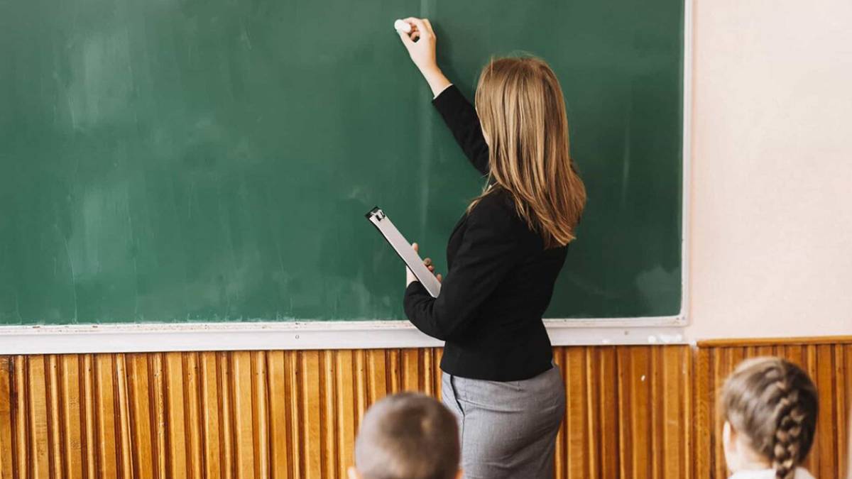 Öğretmen bayram tatili kaç gün, 9 gün mü? Öğretmenlere bayramda kaç gün izin var? Öğretmenler bayramda tatile, memleketine, il dışına gidebilir mi, yasak mı?