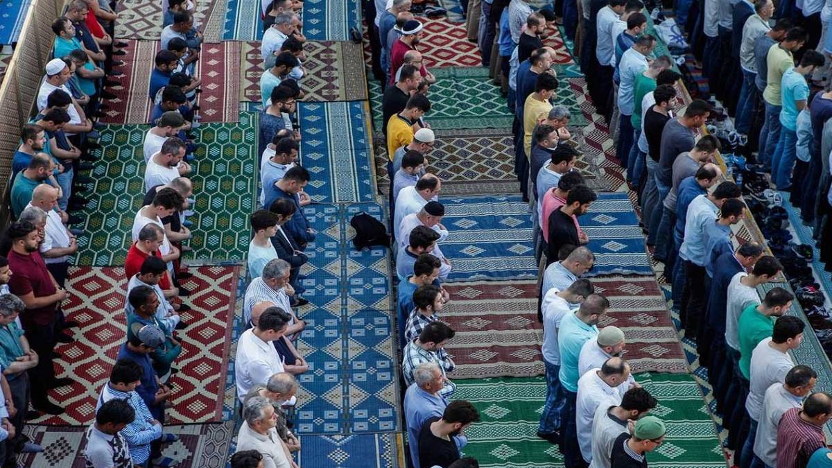 Ankara bayram ezanı kaçta okunacak? Ankara 2022 Ramazan bayramı namazı saat kaçta? Ankara'da bayram namazı kaçta kılınacak?