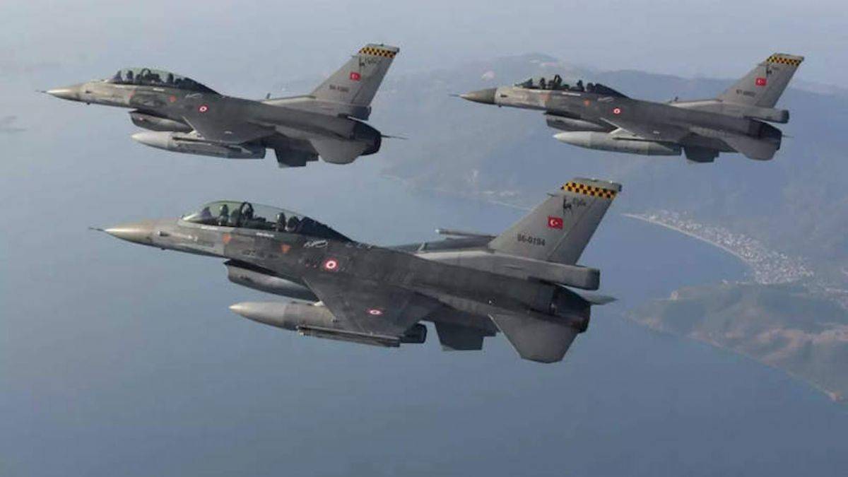 Yunanistan'ın provokasyonuna Türk jetleri anında müdahale etti