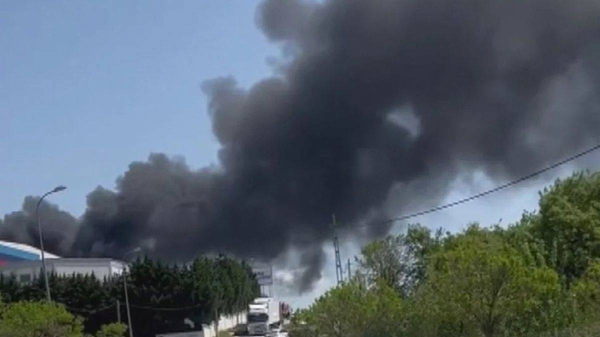 Tuzla'da fabrika yangını: Patlamalar meydana geldi