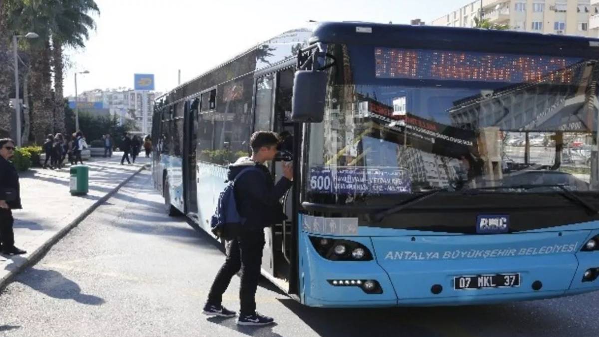 Antalya'da 1 Mayıs arife günü otobüsler ücretsiz mi? 1 Mayıs arefe Antalya'da toplu taşıma bedava mı? Antalya'da 1 Mayıs arife otobüs, tramvay, Antray ücretsiz mi?