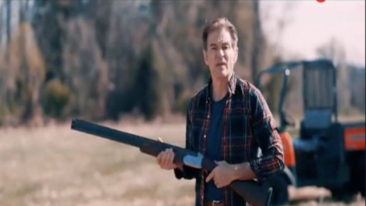 Mehmet Öz'ün silahlı reklam filmi büyük tepki çekti