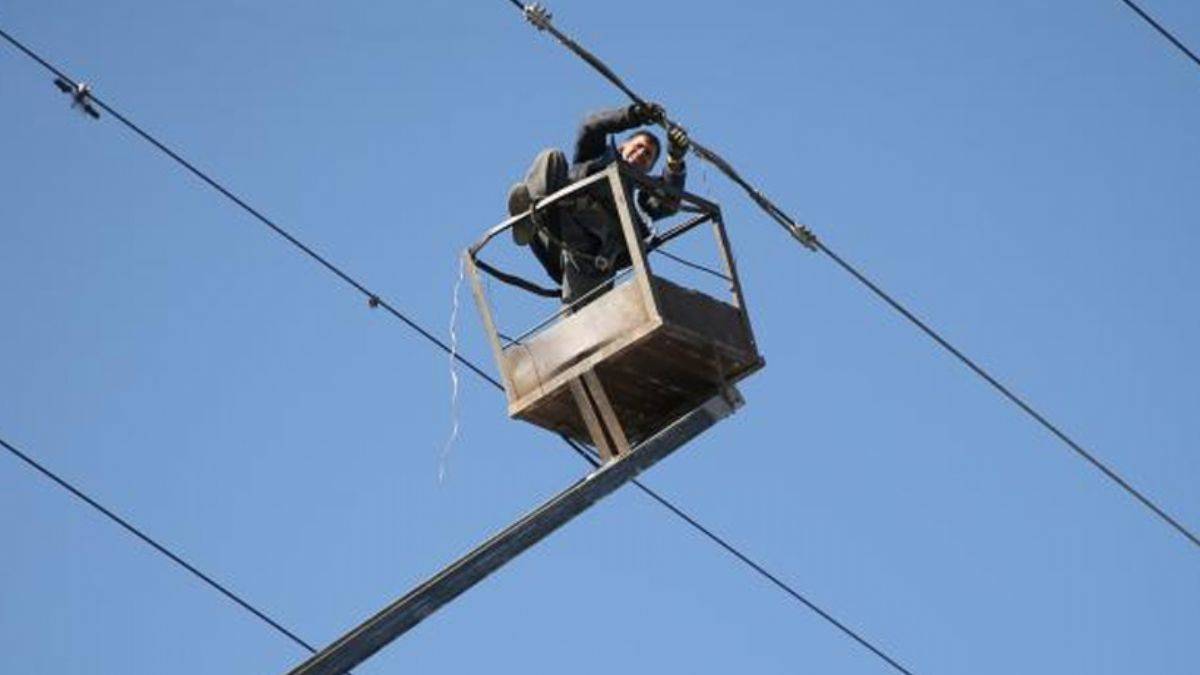 Direkler bombalandı! Afganistan'da halk elektriksiz kaldı