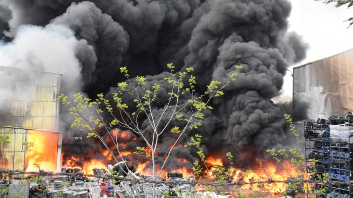 Bilecik'te lastik fabrikasında yangın!
