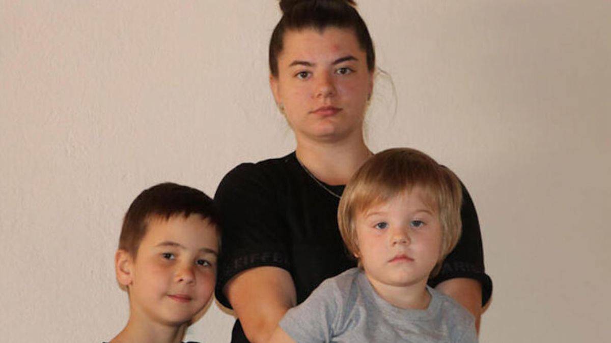 Ukrayna'da evi bombalanan Albina, iki çocuğuyla Türkiye'ye sığındı