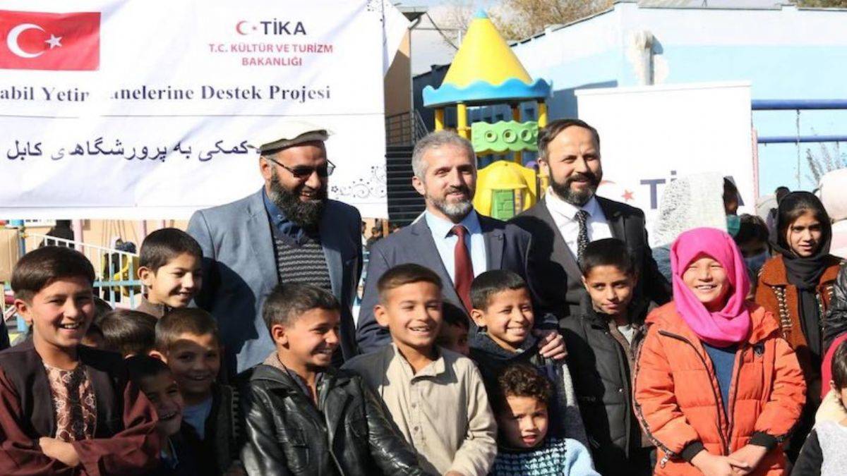 TİKA, bayramda Afgan yetimlerin yüzünü güldürdü