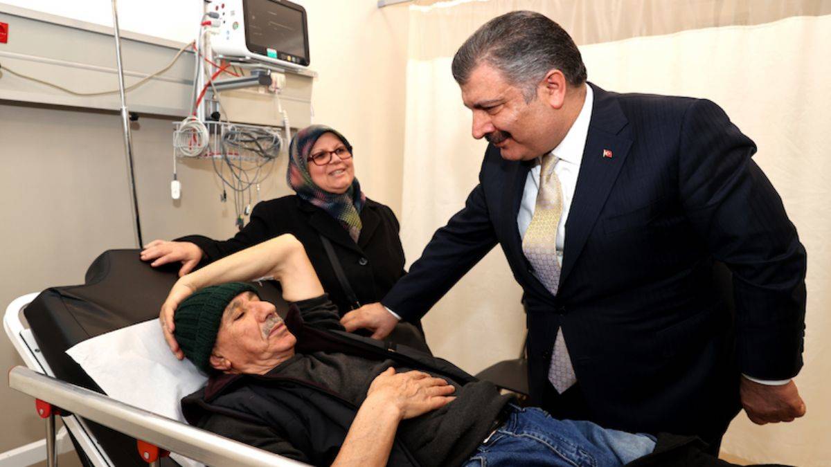 Bakan Koca'dan hastanelere sürpriz ziyaret