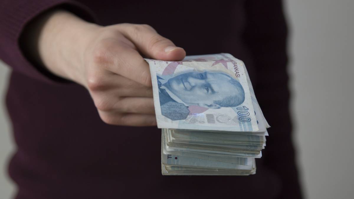 Mayıs ayı kira zammı ne kadar? Mayıs 2022 kiraya ne kadar zam gelecek? 3000 TL kira ne kadar olacak? 3 bin 500 lira kira kaç lira olacak? Kiraya yüzde kaç zam gelecek?