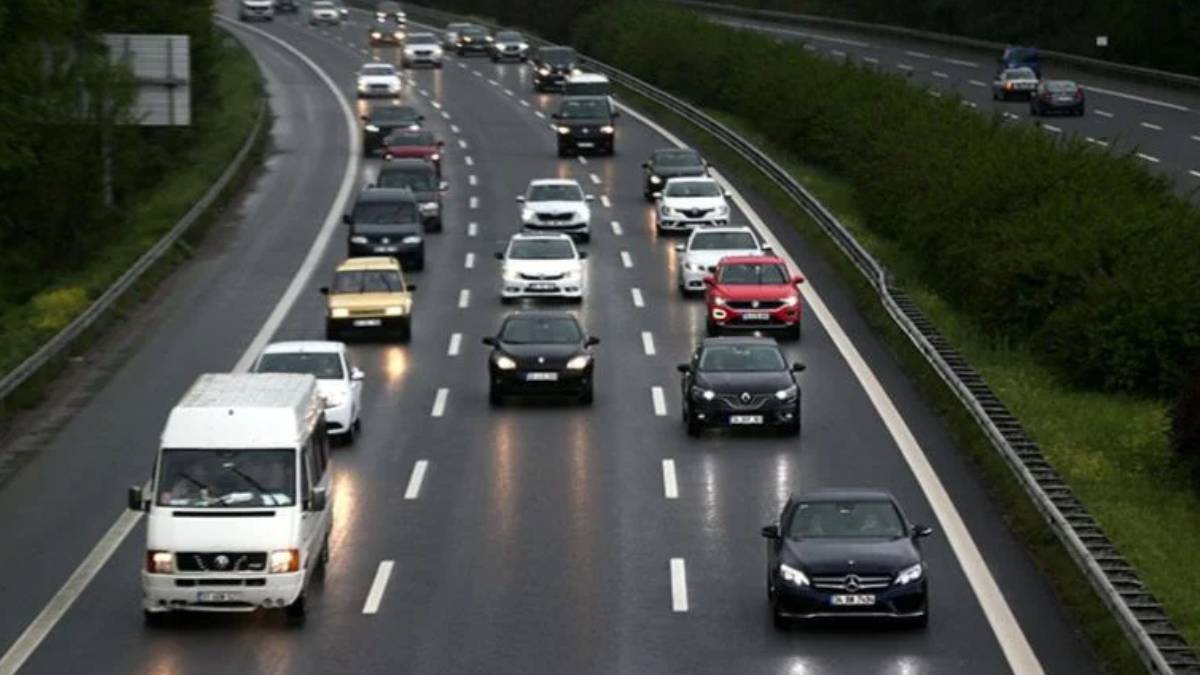 Hız sınırı ne kadar oldu? Otoyol ve otoban hız sınırı yükseldi mi? Hız sınırı artacak mı? Şehir içi, şehir dışı hız sınırı (limiti) kaç kilometre hız olacak?