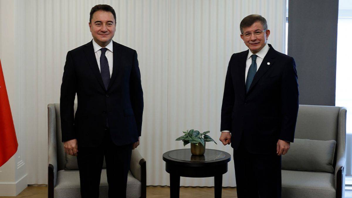 Davutoğlu'ndan Babacan'a altılı masa eleştirisi