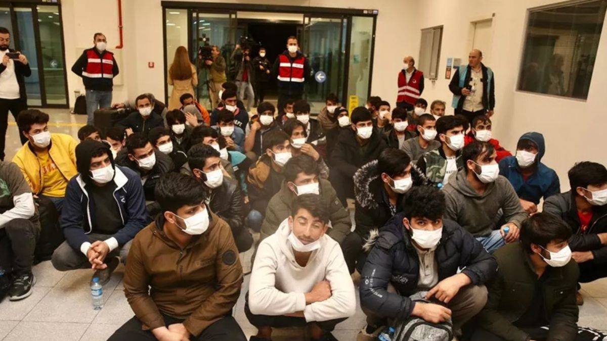 213 göçmen daha sınır dışı edildi