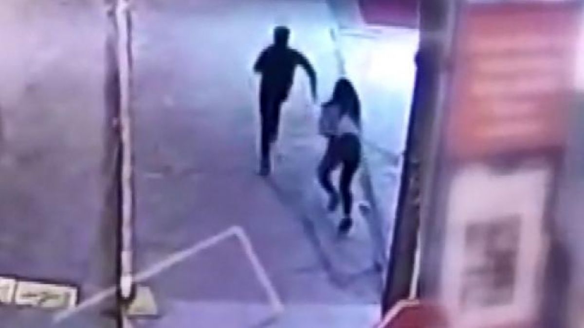 'Acil telefon etmem gerekiyor' dedi, telefonu çaldı