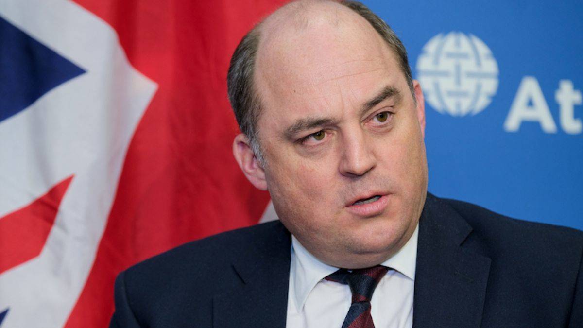 İngiliz Savunma Bakanı'ndan Putin'i kızdıracak suçlama