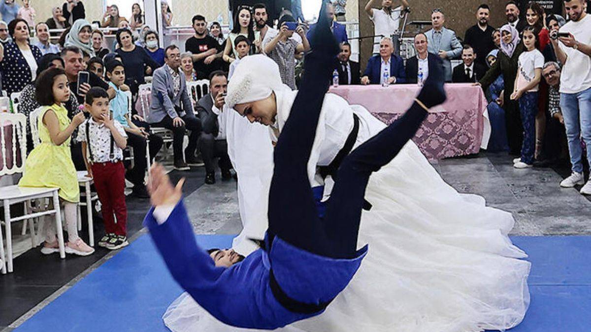 Judocu gelin, nikahta judocu damadı yerden yere vurdu