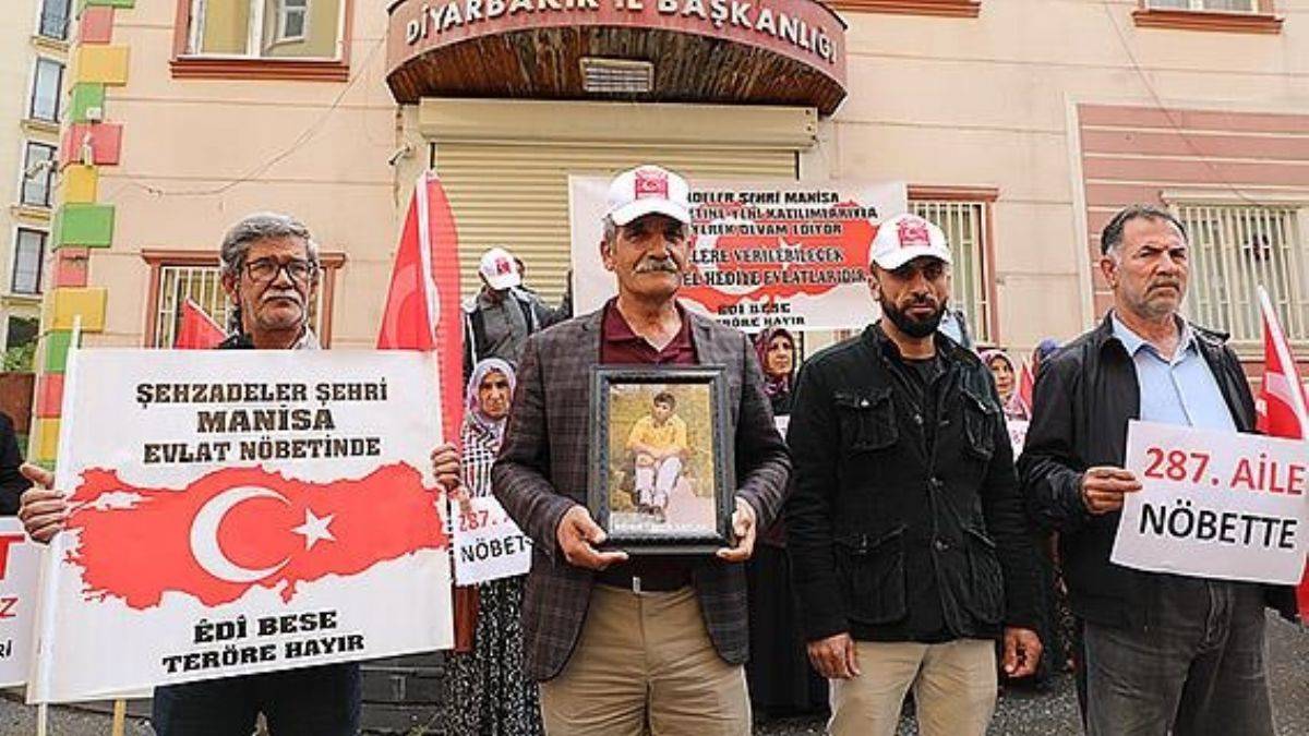 Evlat nöbetine bir aile daha katıldı