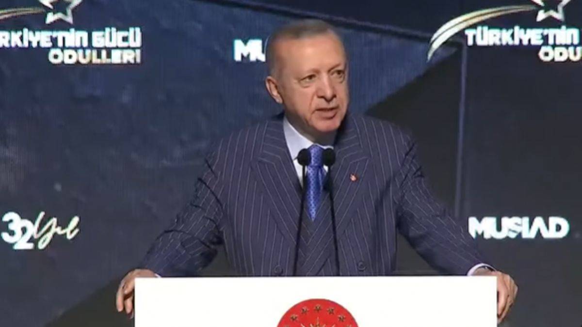 Erdoğan: Suriyelileri katillerin eline ve kucağına atmayacağız