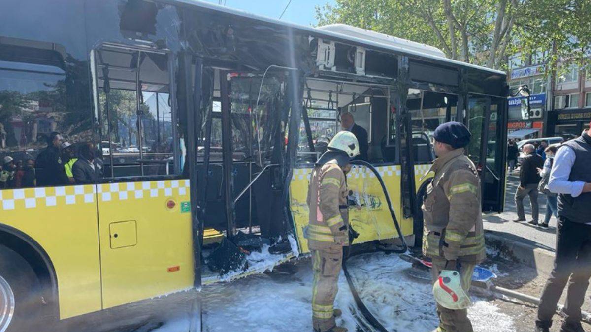 Fatih'te feci kaza! Tramvay ile yolcu otobüsü çarpıştı