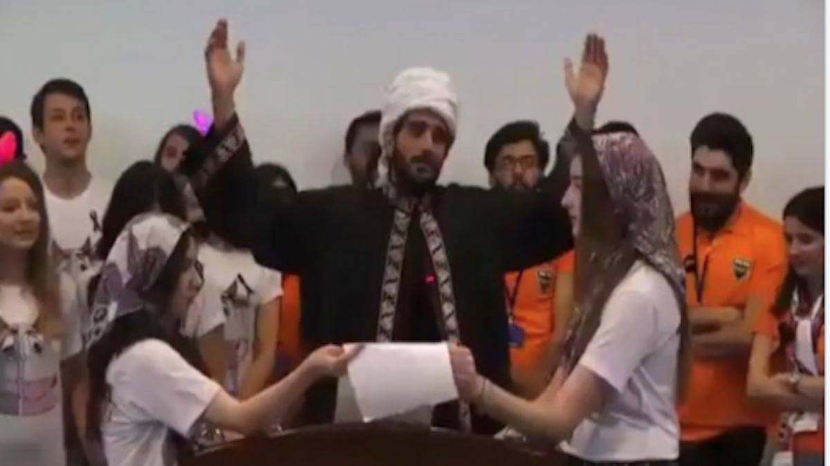 İslami değerlerin alaya alındığı üniversitedeki 'İnek Bayramı' etkinliği büyük tepki topladı