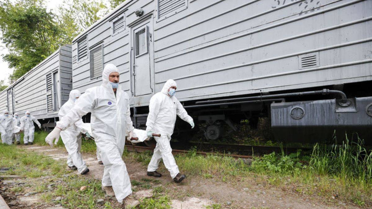 Rus askerlerin cesetleri soğutucu vagonlarda