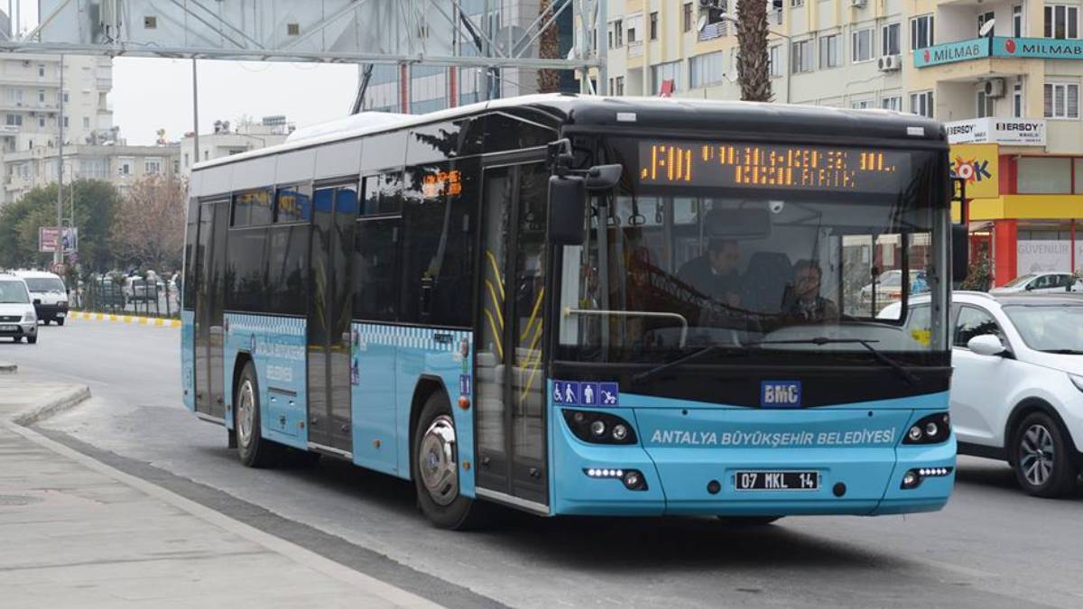 Antalya'da 19 Mayıs'ta (yarın) otobüsler ücretsiz mi? Antalya 19 Mayıs (bugün) otobüsler bedava mı? Antalya'da otobüs, metro, antray indirimli mi, ücretli mi?