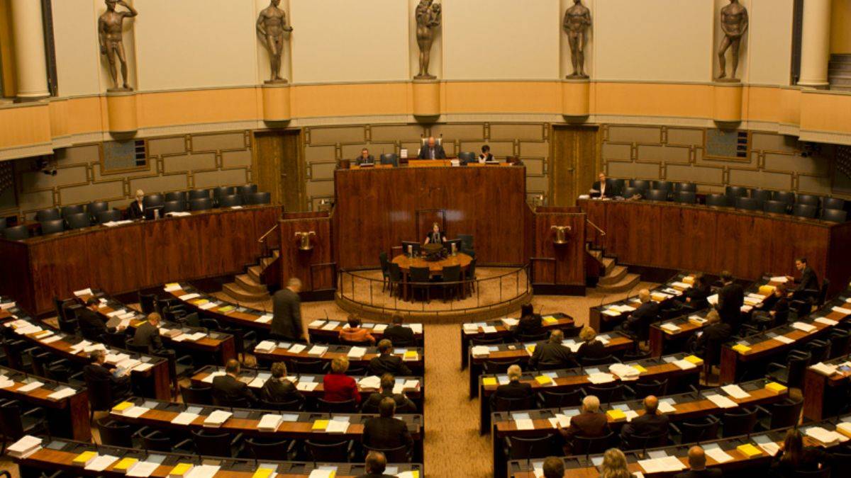 Finlandiya parlamentosundan NATO kararı