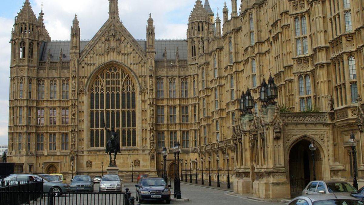 İngiltere'de tecavüz skandalı! Milletvekili gözaltına alındı