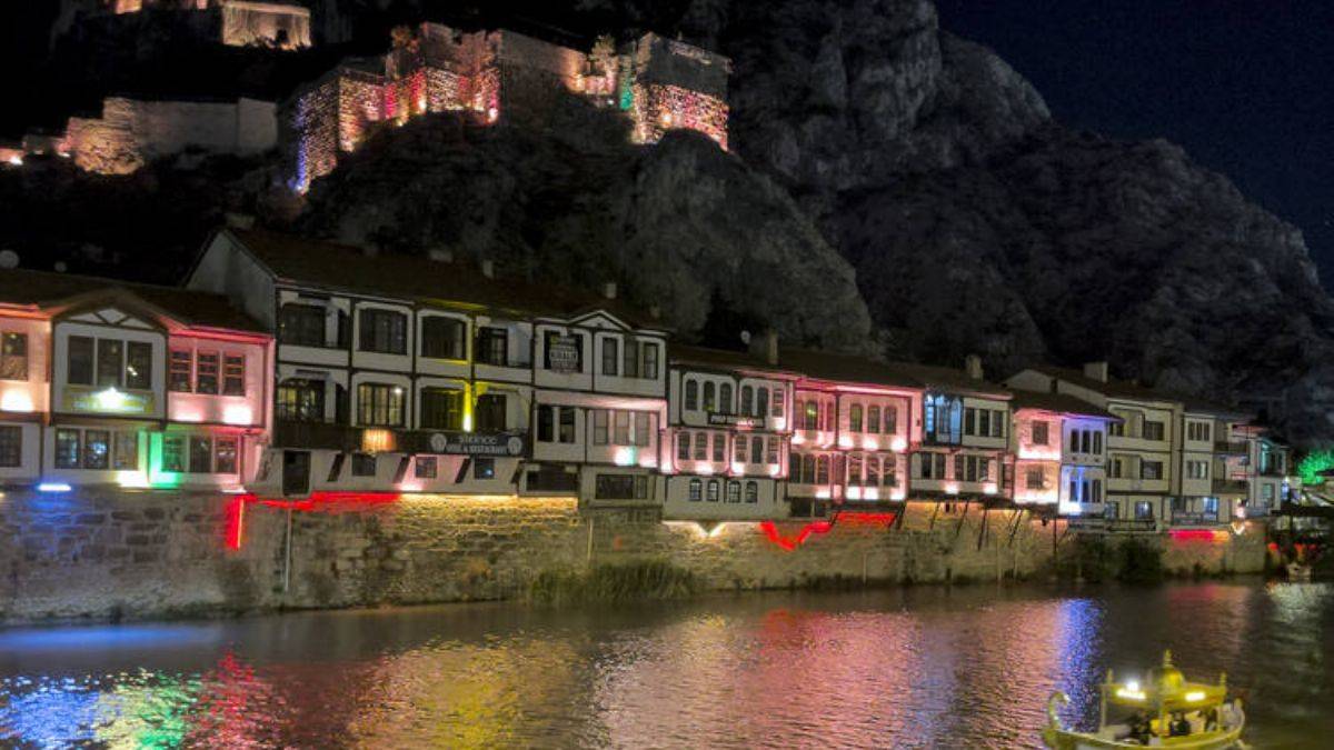 Prenslerden şehzadelere 8 bin 500 yıllık şehir: Amasya