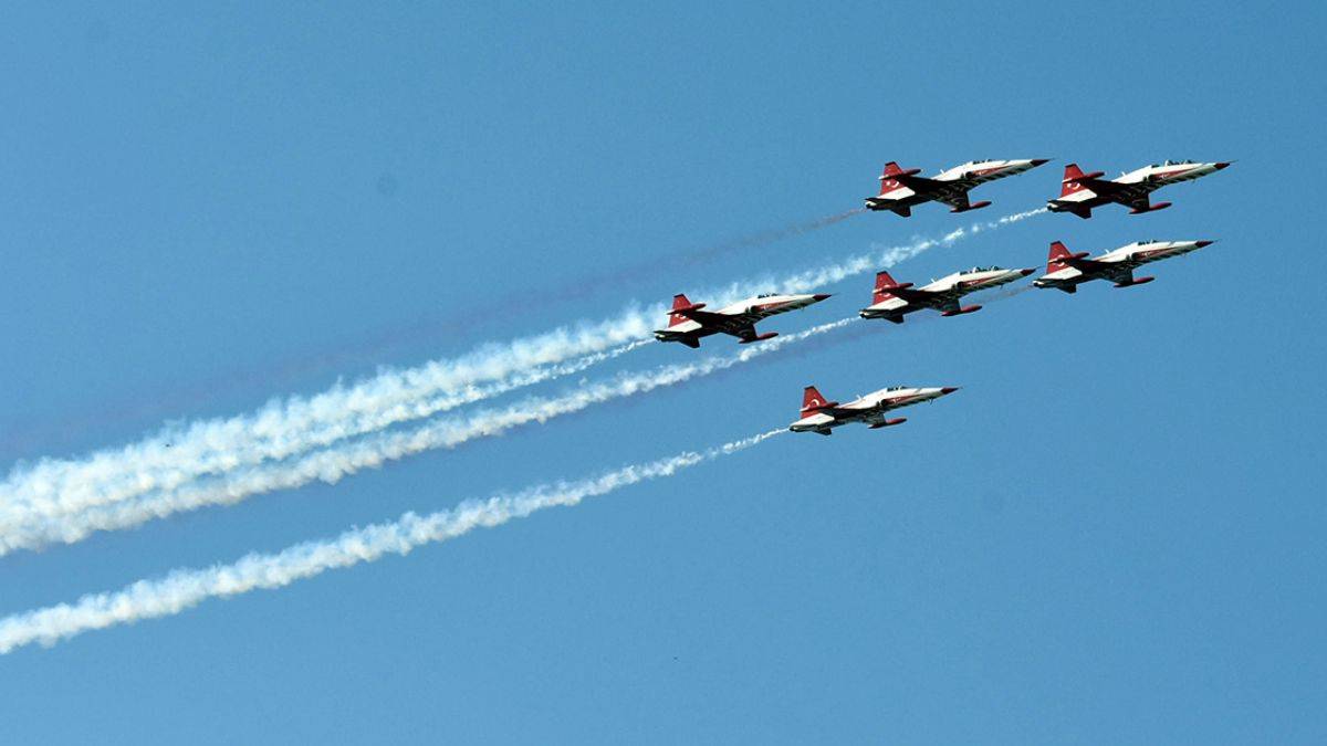 Türk Yıldızları Samsun semalarında prova uçuşu yaptı