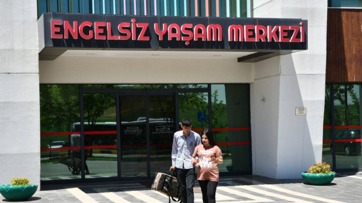 Karanlık dünyasını müzikle aydınlattı