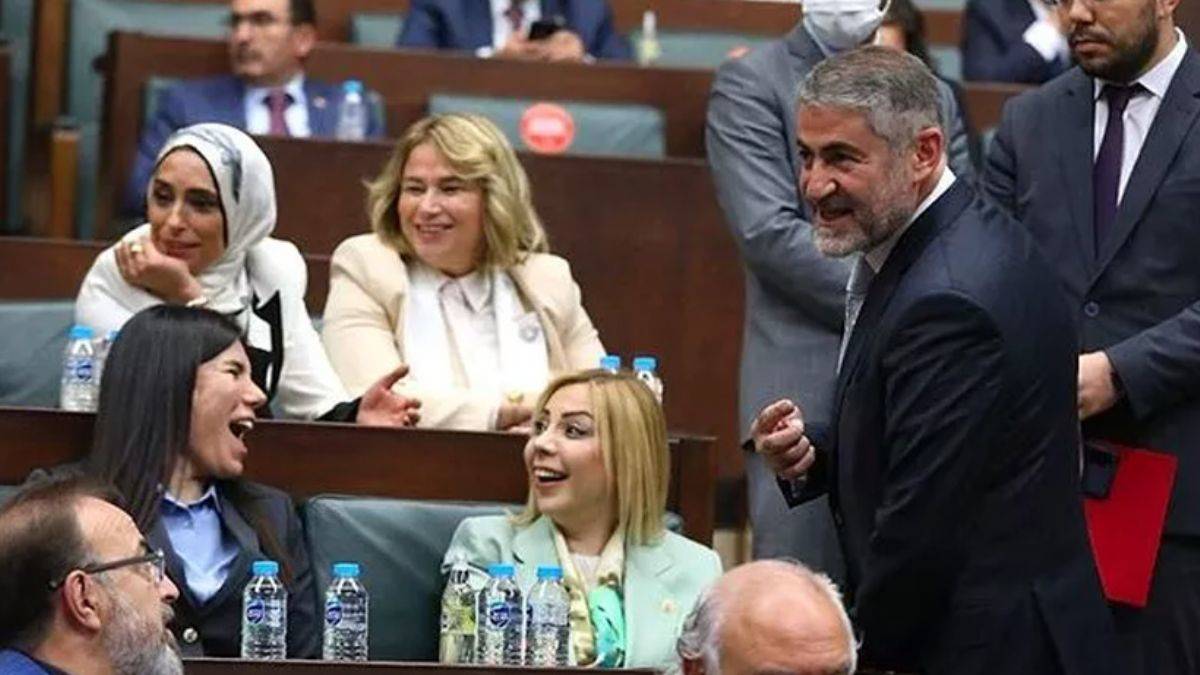 Bakan Nebati Güldür Güldür'deki skecini canlandırdı: Vekiller kahkahaya boğuldu