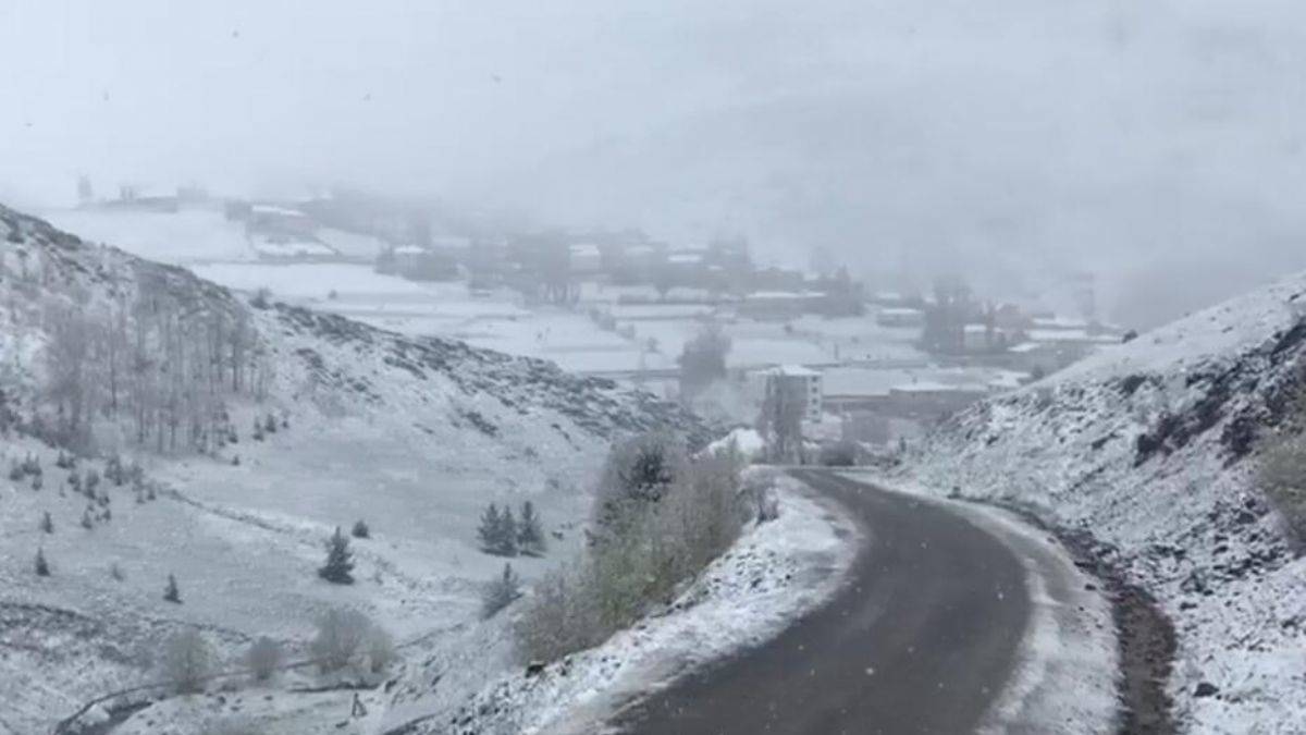 Mayıs ayında kar sürprizi! 2 şehir beyaza büründü