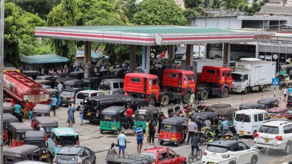 Sri Lanka ekonomik krizin pençesinde! Yakıt sıkıntısı nedeniyle okullar kapatıldı