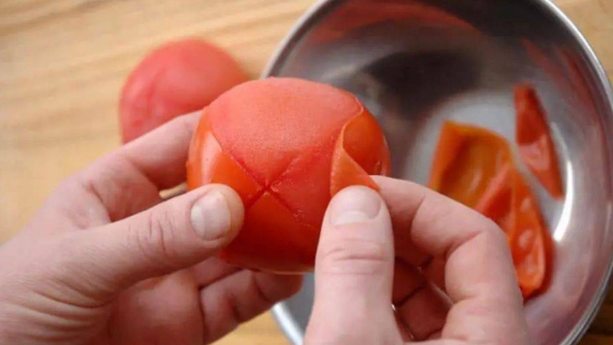 Domatesin kabuğu en kolay nasıl soyulur? Domatesin kabukları sıcak suda nasıl soyulur? Firesiz domates kabuğu soyma yöntemi