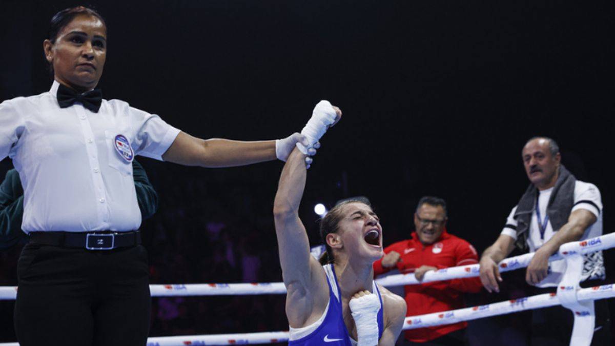 Milli boksörler Buse Naz Çakıroğlu ve Hatice Akbaş dünya şampiyonu oldu