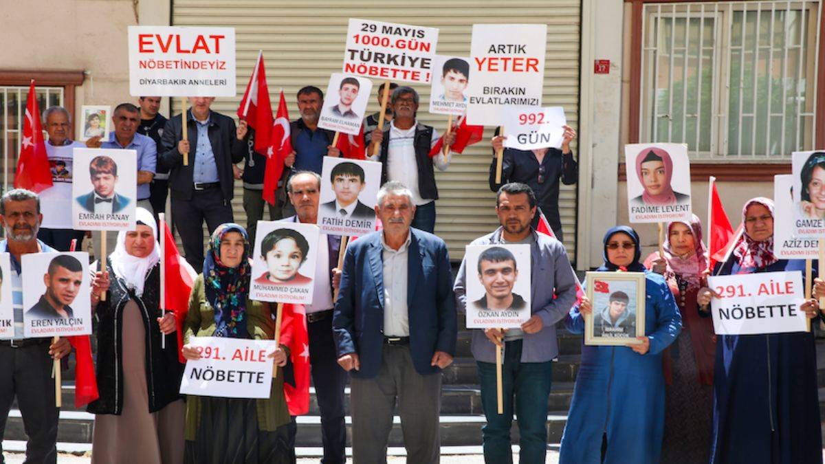 Diyarbakır annelerinin oturma eylemine bir aile daha katıldı