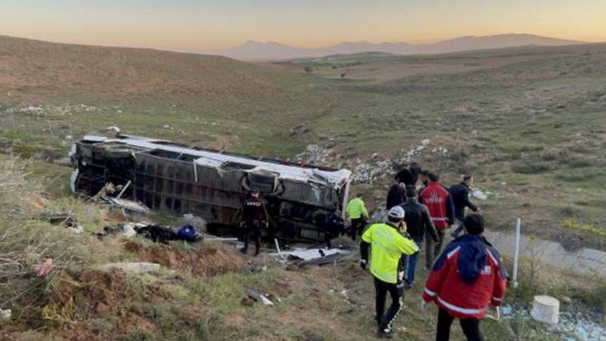 Niğde'de katliam gibi kaza! Çok sayıda ölü ve yaralı var