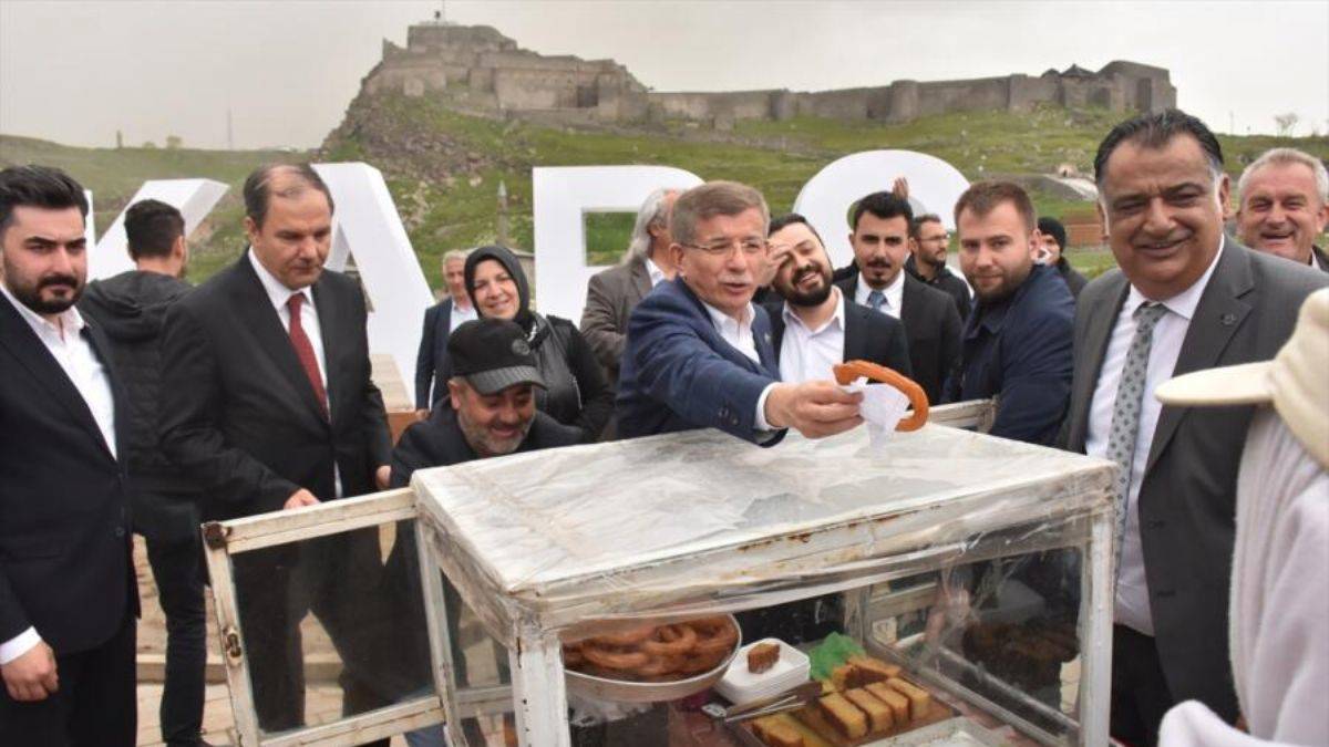 Davutoğlu’ndan Erdoğan’a ‘faizcilik’ suçlaması