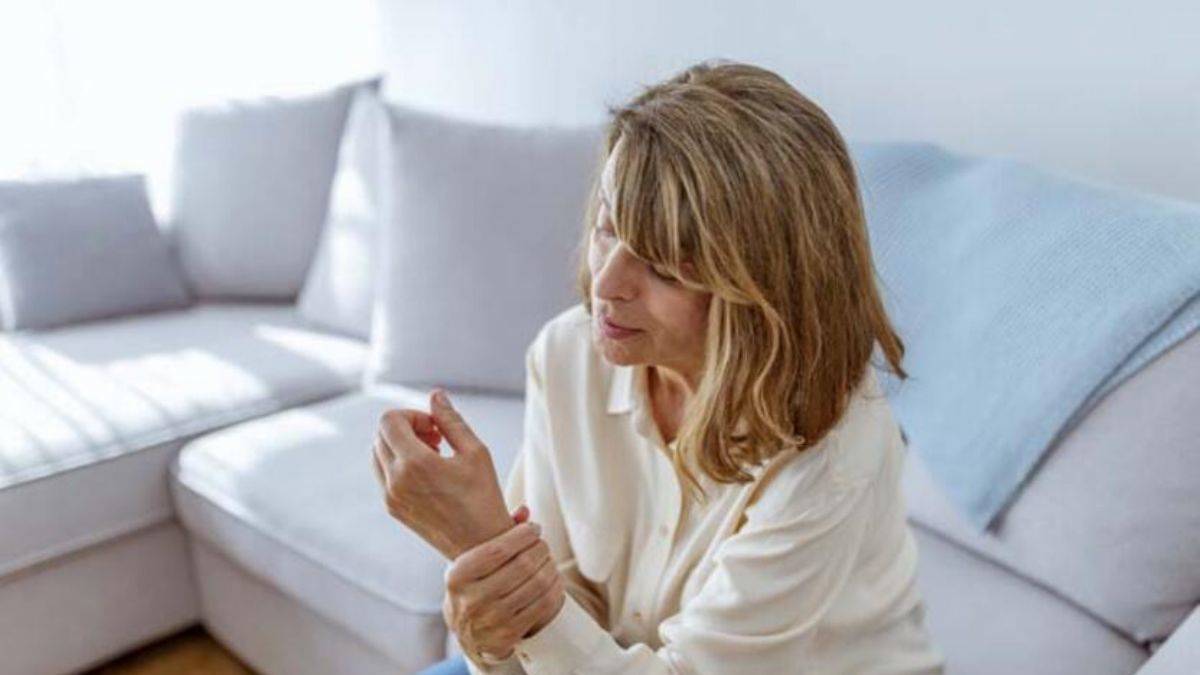 50 yaşından sonra her 3 kadından 1'inde görülüyor! Kemik erimesinde ilk belirti...