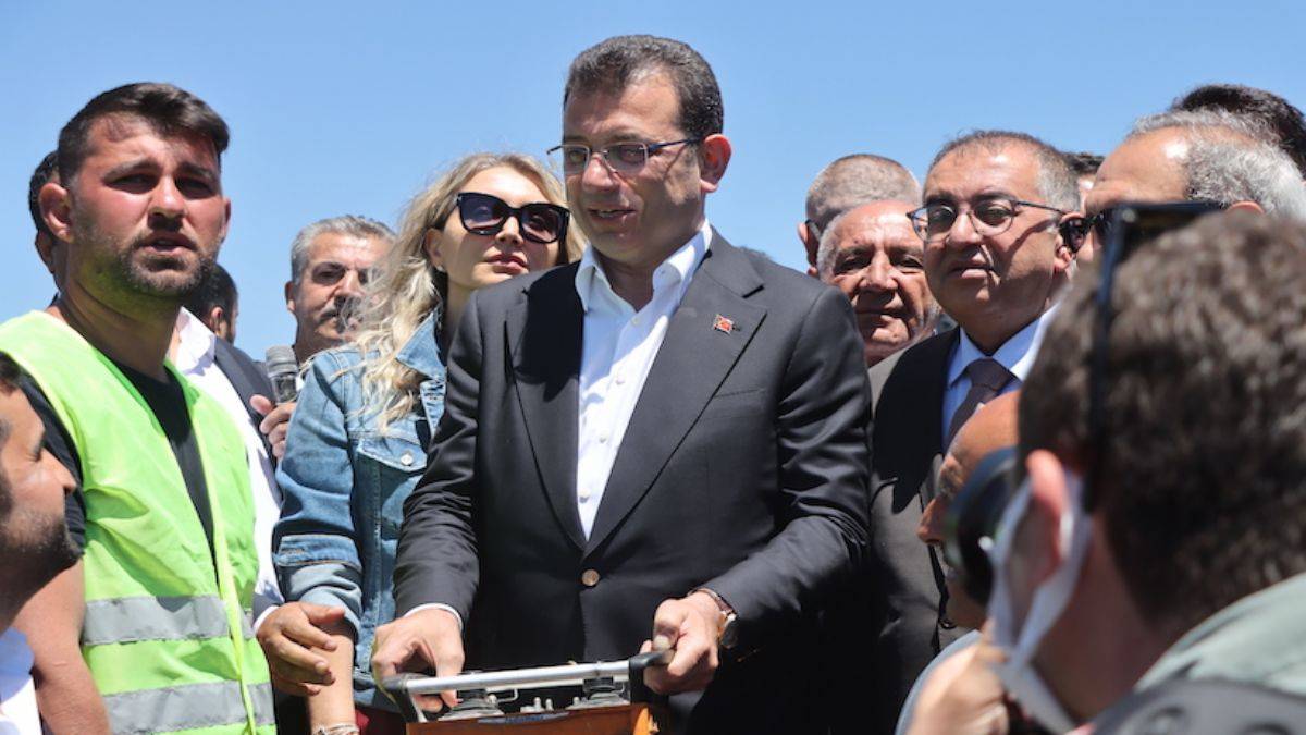 İmamoğlu, Van'da bir caminin temel atma törenine katıldı