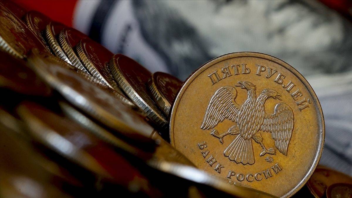 Rus rublesi değer kaybetti