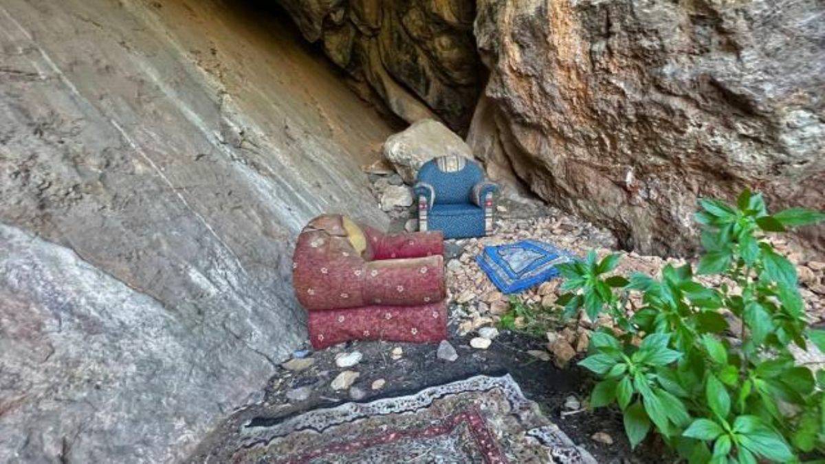 Define avcılarının dayalı döşeli mağarası